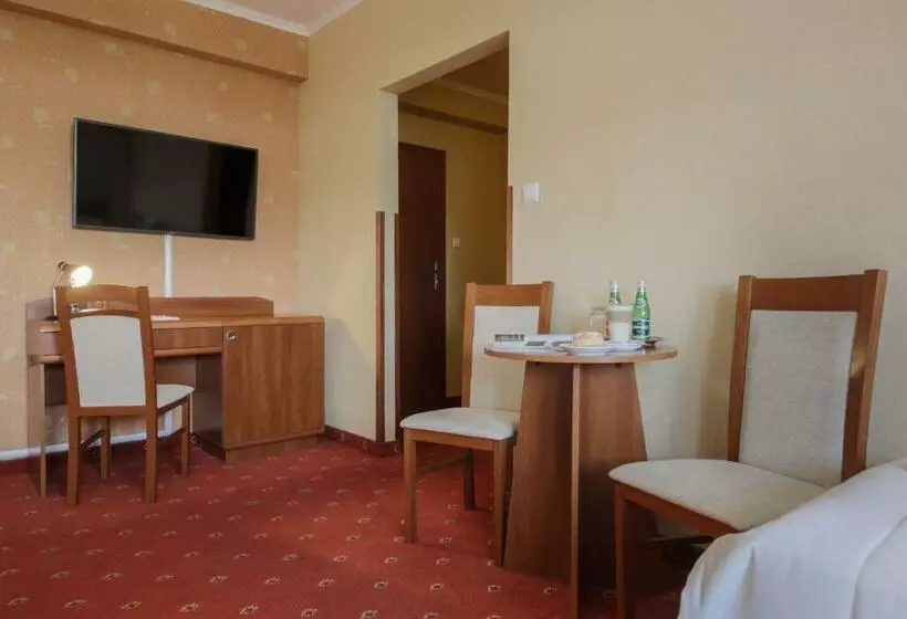 Perhehuone, Dwór Bogucin Hotel&restauracja