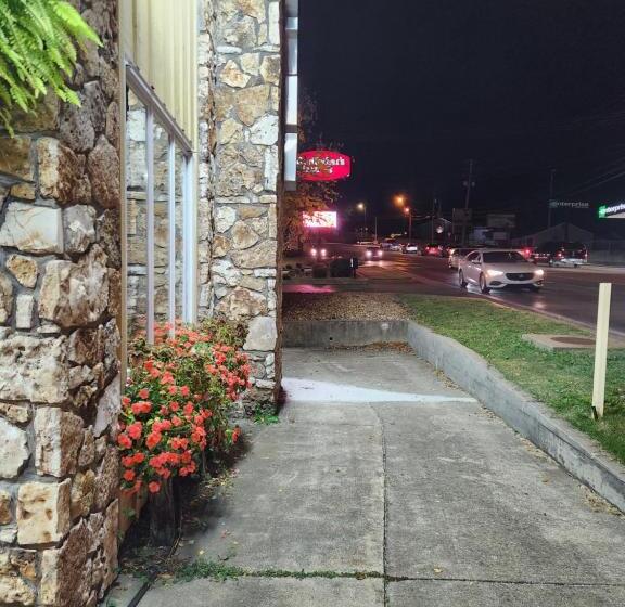 Delüks Oda, Homestead Motel