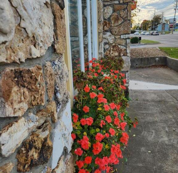 Delüks Oda, Homestead Motel