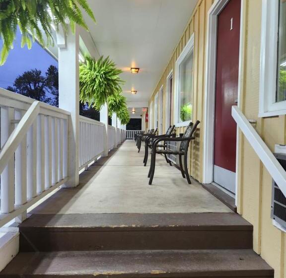 Superior Oda, Homestead Motel