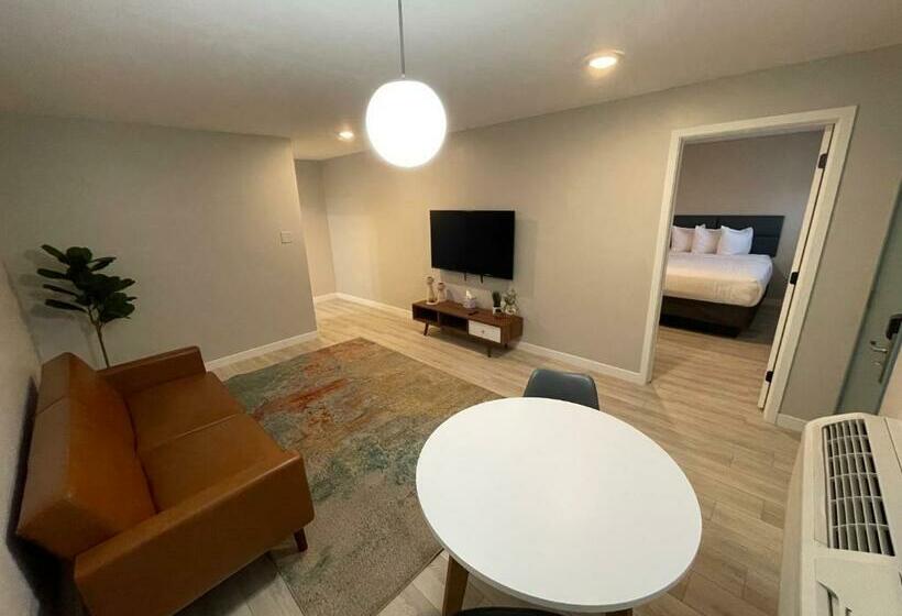 스위트, Arizona Sunset Inn