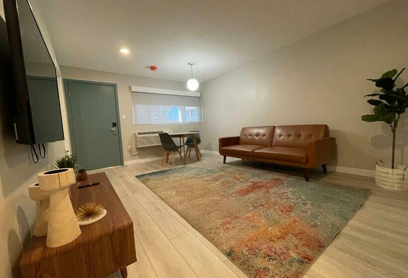 스위트, Arizona Sunset Inn