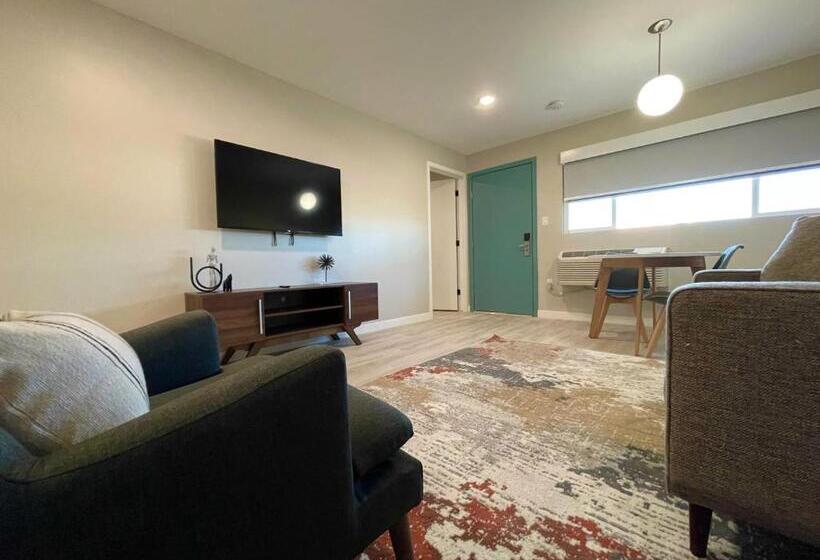 스위트 킹사이즈 침대, Arizona Sunset Inn