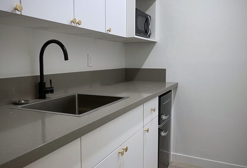 스위트, Arizona Sunset Inn