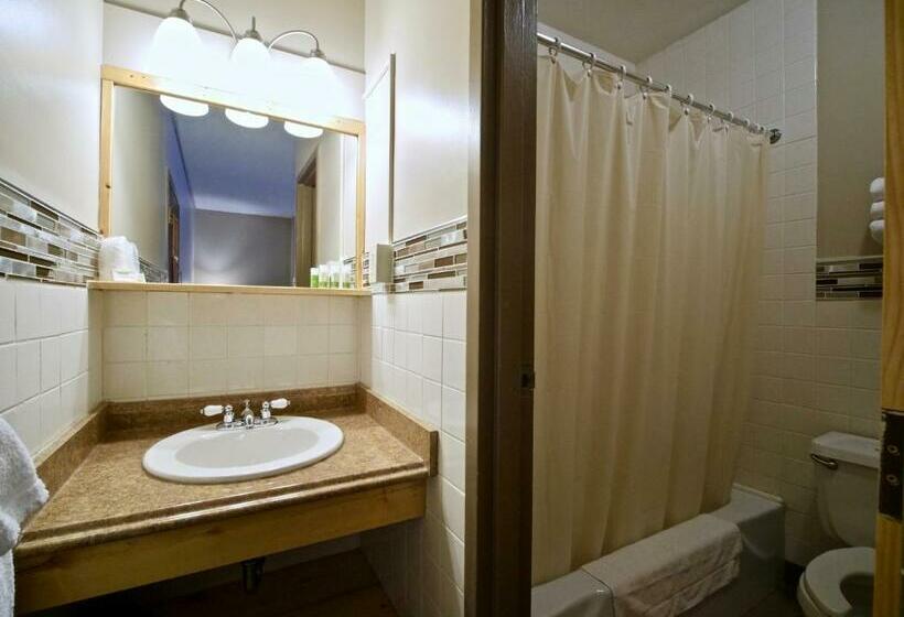 חדר סטנדרט עם מרפסת, Caberfae Peaks Ski & Golf Resort