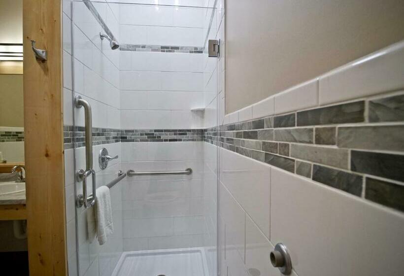 חדר סטנדרט עם מיטת קינג, Caberfae Peaks Ski & Golf Resort