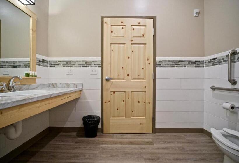 חדר סטנדרט עם מיטת קינג, Caberfae Peaks Ski & Golf Resort