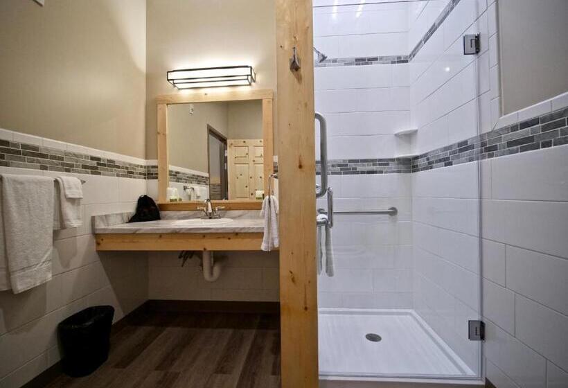 חדר סטנדרט עם מיטת קינג, Caberfae Peaks Ski & Golf Resort