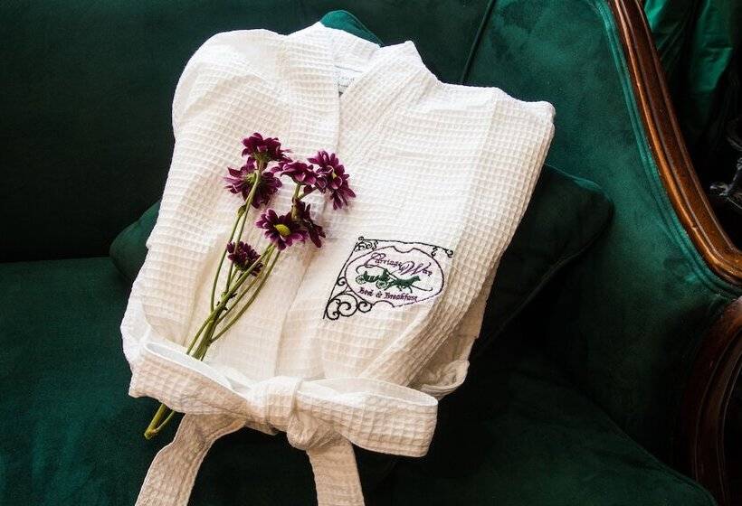 غرفة ديلوكس, Carriage Way Inn Bed & Breakfast Adults Only   21 Years Old And Up