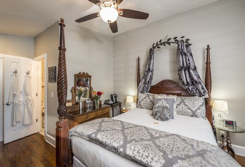 غرفة ديلوكس, Carriage Way Inn Bed & Breakfast Adults Only   21 Years Old And Up