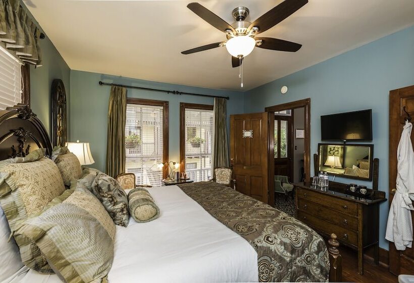 غرفة ديلوكس, Carriage Way Inn Bed & Breakfast Adults Only   21 Years Old And Up