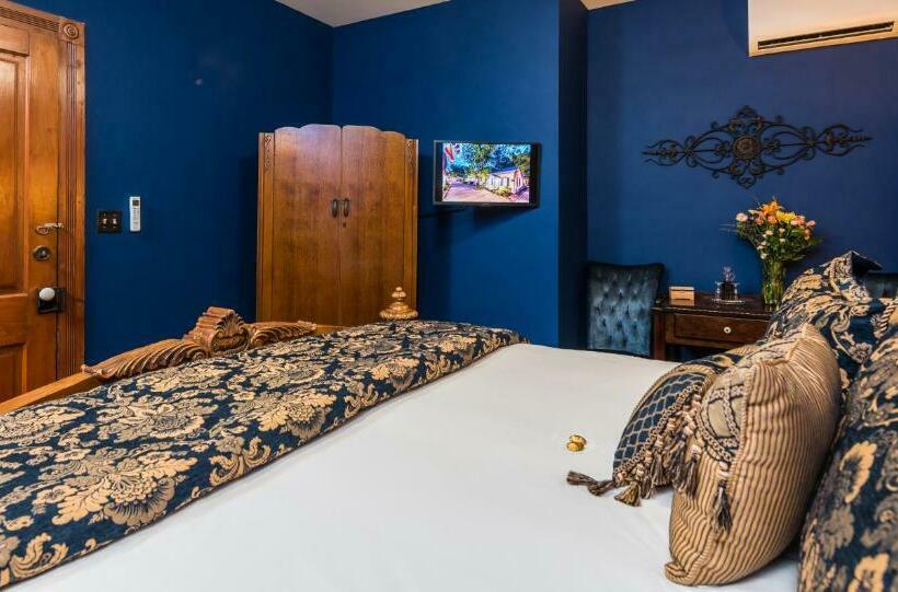 غرفة قياسية سرير كينج, Carriage Way Inn Bed & Breakfast Adults Only   21 Years Old And Up