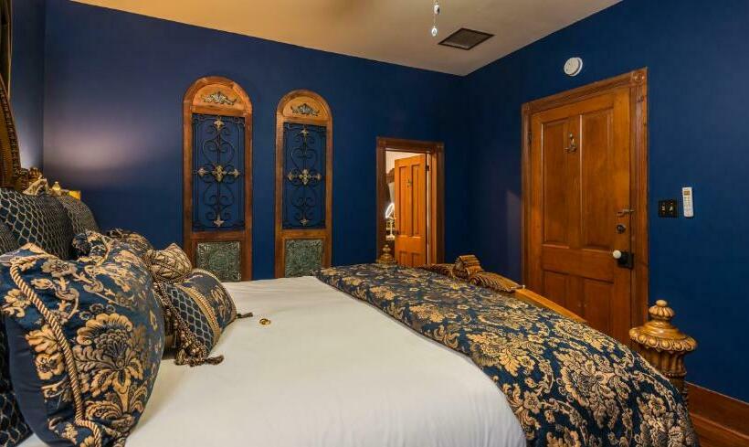 غرفة قياسية سرير كينج, Carriage Way Inn Bed & Breakfast Adults Only   21 Years Old And Up