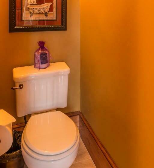 غرفة قياسية سرير كينج, Carriage Way Inn Bed & Breakfast Adults Only   21 Years Old And Up