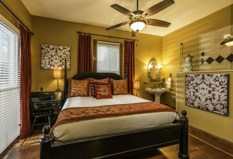 غرفة قياسية سرير كينج, Carriage Way Inn Bed & Breakfast Adults Only   21 Years Old And Up