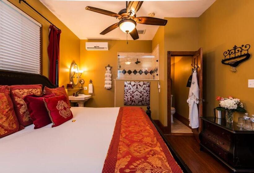 غرفة قياسية سرير كينج, Carriage Way Inn Bed & Breakfast Adults Only   21 Years Old And Up