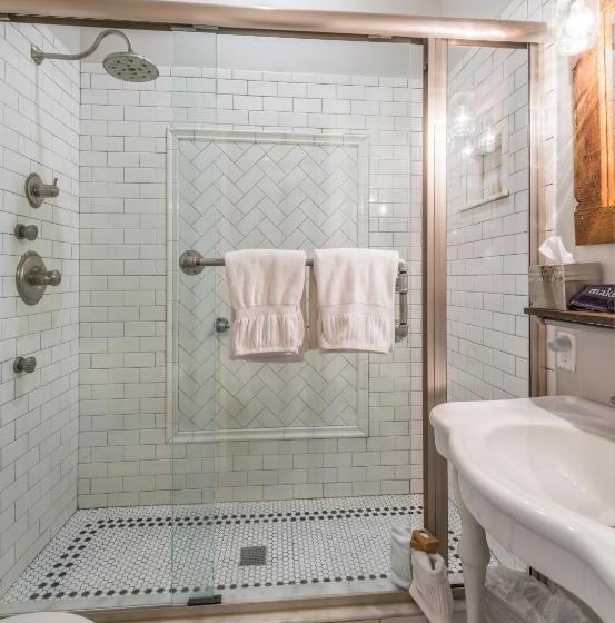 كابينة ديلوكس, Carriage Way Inn Bed & Breakfast Adults Only   21 Years Old And Up