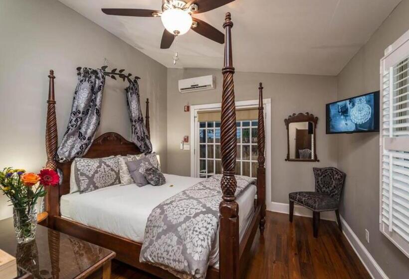 كابينة ديلوكس, Carriage Way Inn Bed & Breakfast Adults Only   21 Years Old And Up