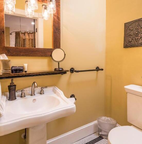 كابينة, Carriage Way Inn Bed & Breakfast Adults Only   21 Years Old And Up