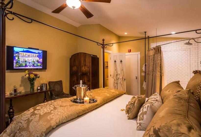 小室, Carriage Way Inn Bed & Breakfast Adults Only   21 Years Old And Up