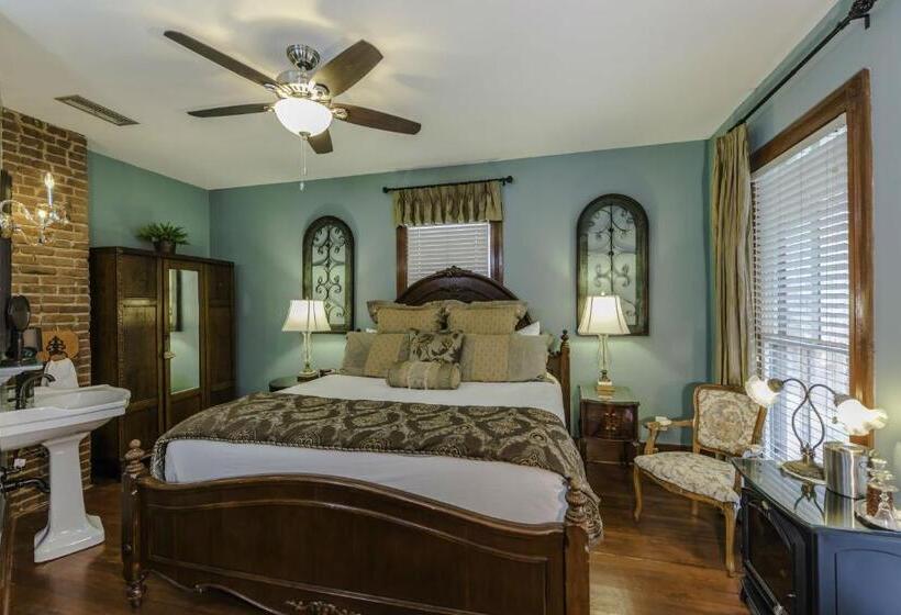 غرفة ديلوكس سرير كينج, Carriage Way Inn Bed & Breakfast Adults Only   21 Years Old And Up