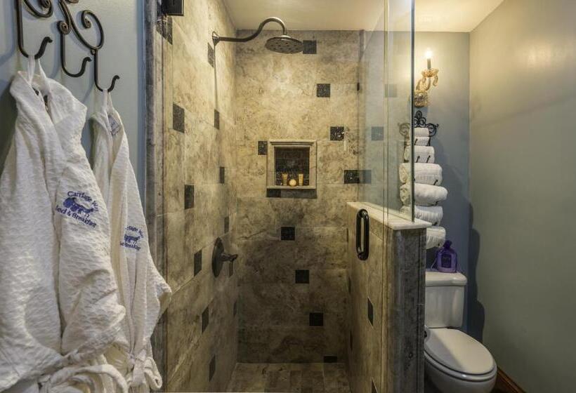 غرفة ديلوكس سرير كينج, Carriage Way Inn Bed & Breakfast Adults Only   21 Years Old And Up