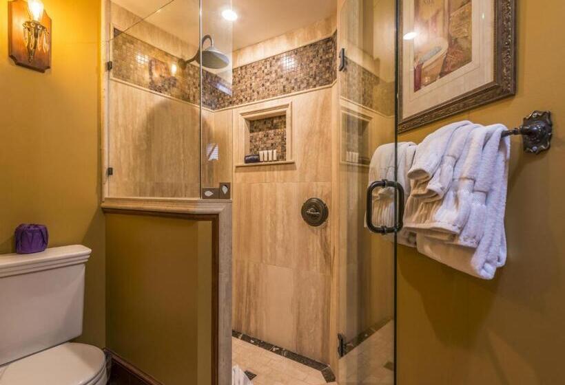 غرفة ديلوكس, Carriage Way Inn Bed & Breakfast Adults Only   21 Years Old And Up