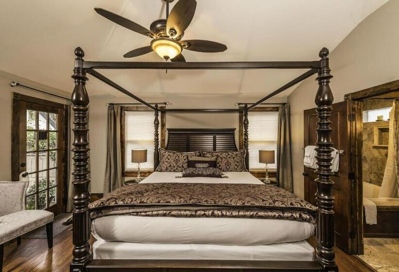 غرفة قياسية سرير كينج, Carriage Way Inn Bed & Breakfast Adults Only   21 Years Old And Up