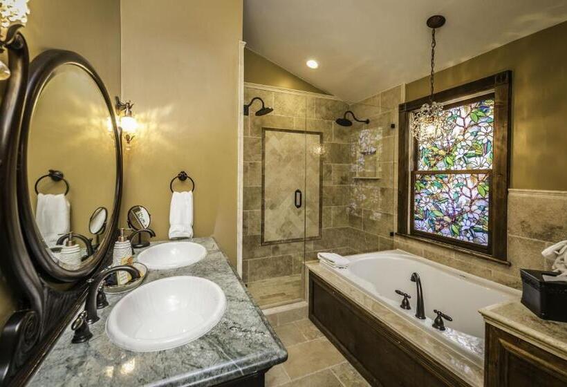 带大床的标准间, Carriage Way Inn Bed & Breakfast Adults Only   21 Years Old And Up