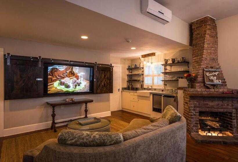 小室, Carriage Way Inn Bed & Breakfast Adults Only   21 Years Old And Up