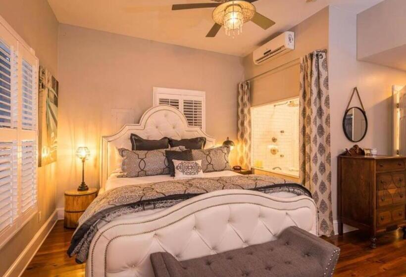 كابينة, Carriage Way Inn Bed & Breakfast Adults Only   21 Years Old And Up