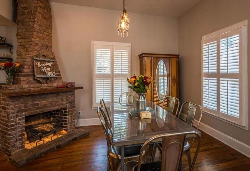 كابينة, Carriage Way Inn Bed & Breakfast Adults Only   21 Years Old And Up