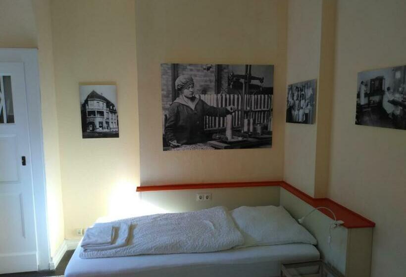 غرفة قياسية فردية, Central Pension