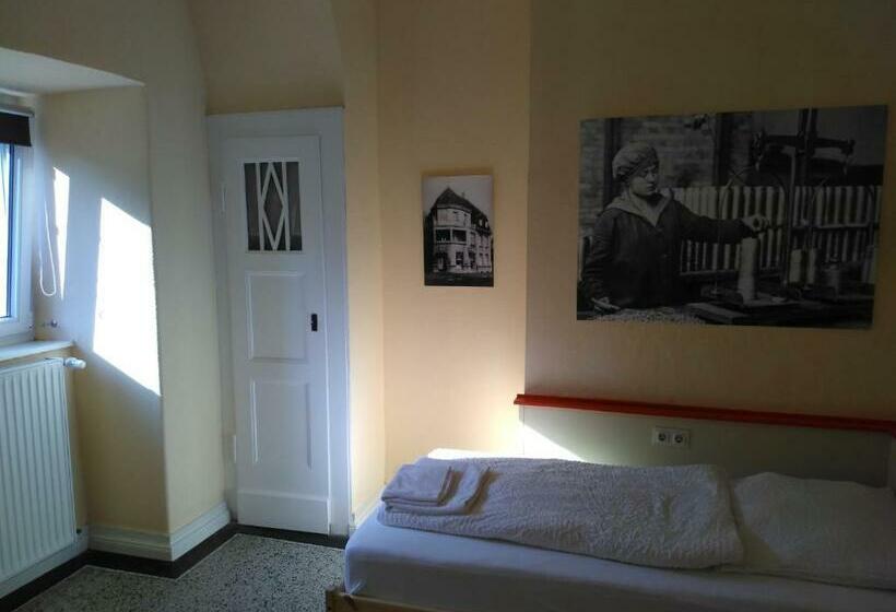 غرفة قياسية فردية, Central Pension