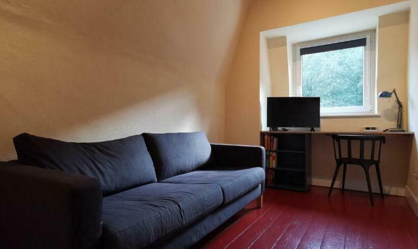 غرفة قياسية فردية, Central Pension