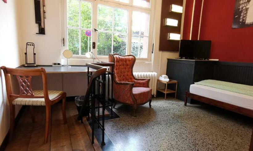 غرفة قياسية فردية, Central Pension