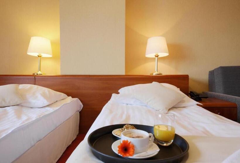 Семейный Номер, Dwór Bogucin Hotel&restauracja