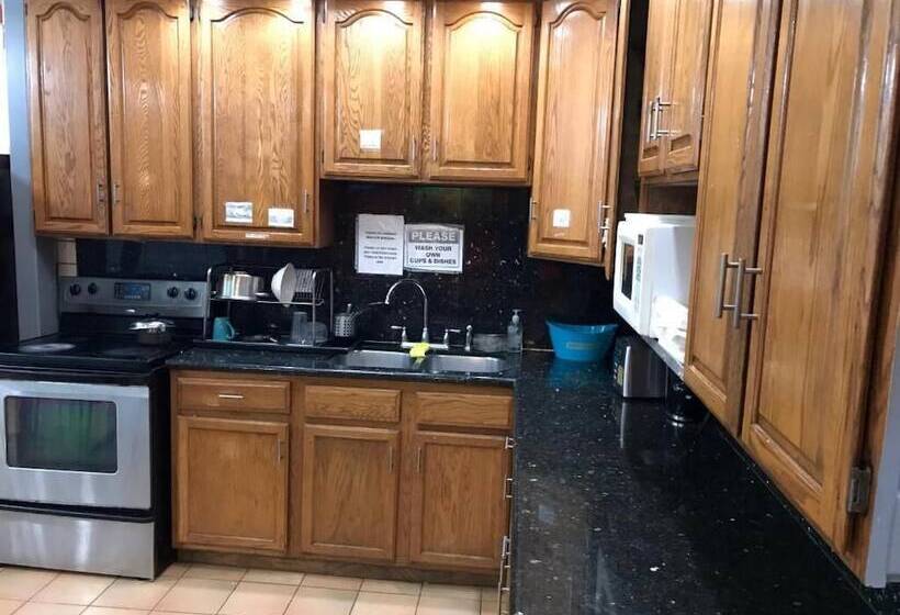 Кровать в Общей Комнате, European Hostel