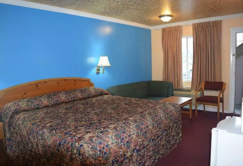 キングサイズベッドのスタンダードルーム, Fort Eustis Inn