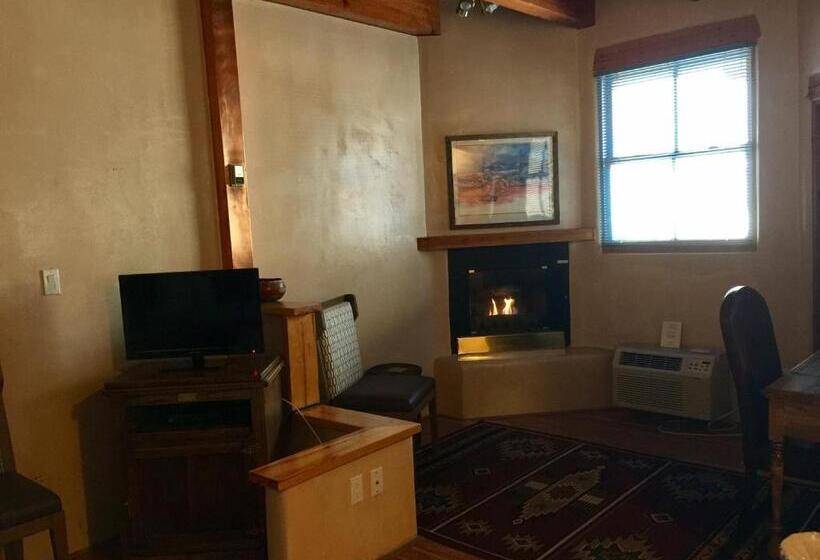 小型豪华套房, Guadalupe Inn