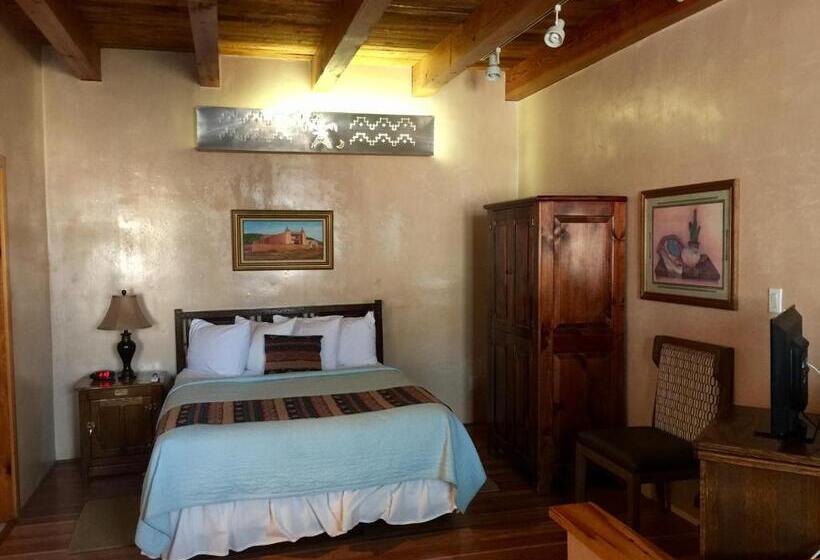 小型豪华套房, Guadalupe Inn