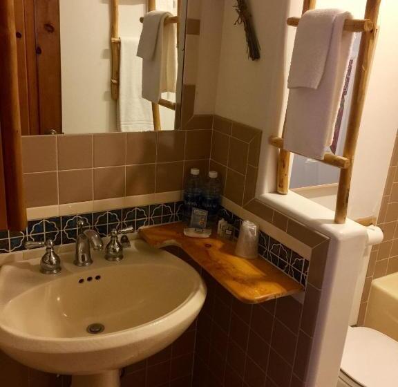 标准单人间, Guadalupe Inn