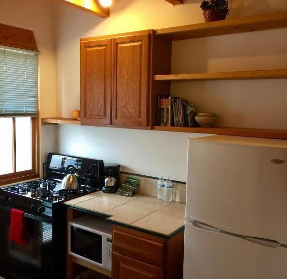 高级工作室, Guadalupe Inn