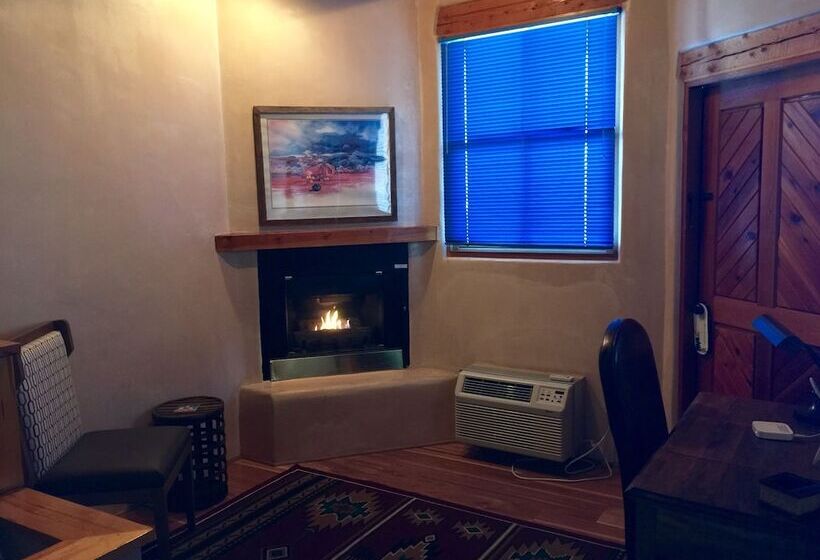 小型豪华套房, Guadalupe Inn