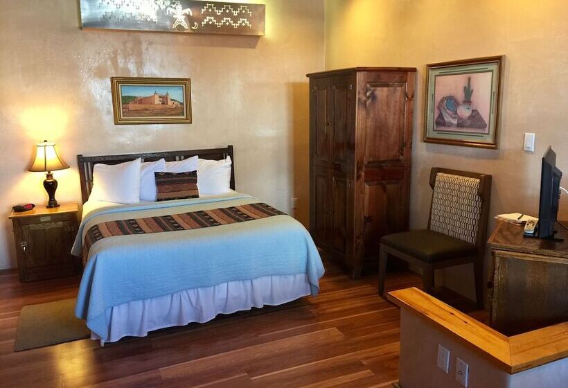 小型豪华套房, Guadalupe Inn