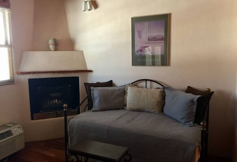 复式套房, Guadalupe Inn