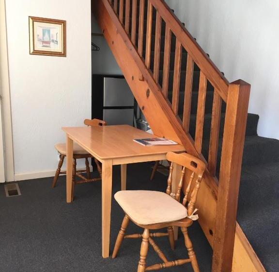 スイート, Harbor Inn