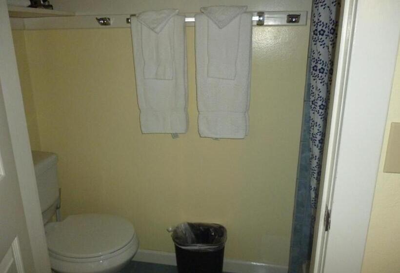 キングサイズベッドのデラックスルーム, Harbor Inn