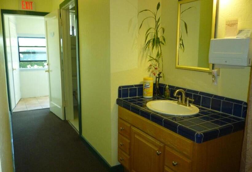 浴室共有ベーシックルーム, Harbor Inn