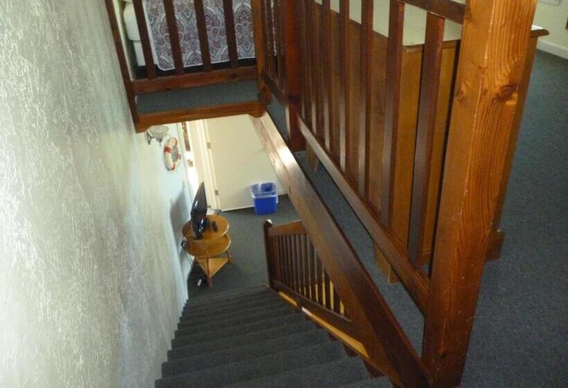 スイート, Harbor Inn